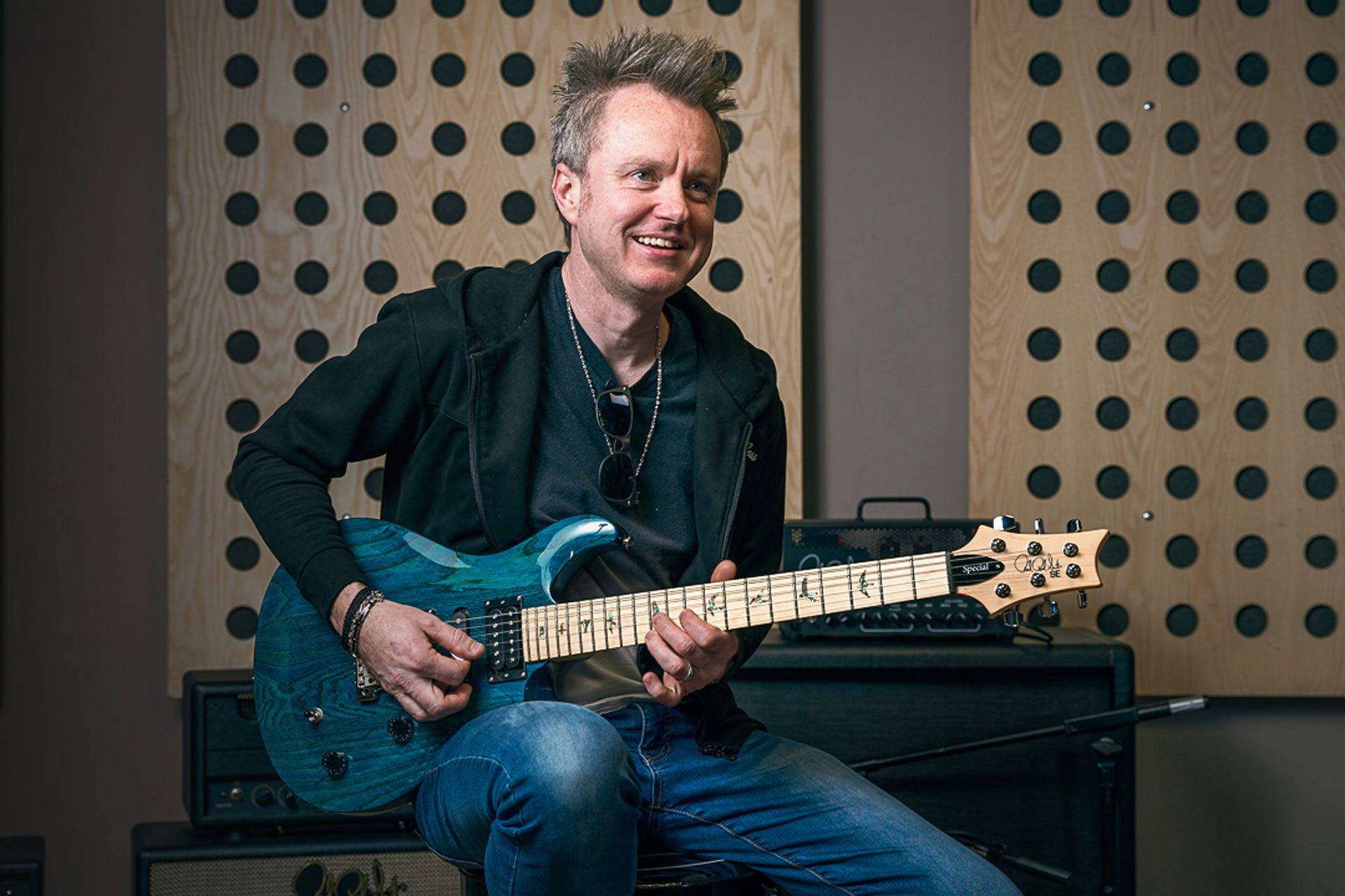 Deep Purple Guitarist Simon McBride Plays To Unheard Track!