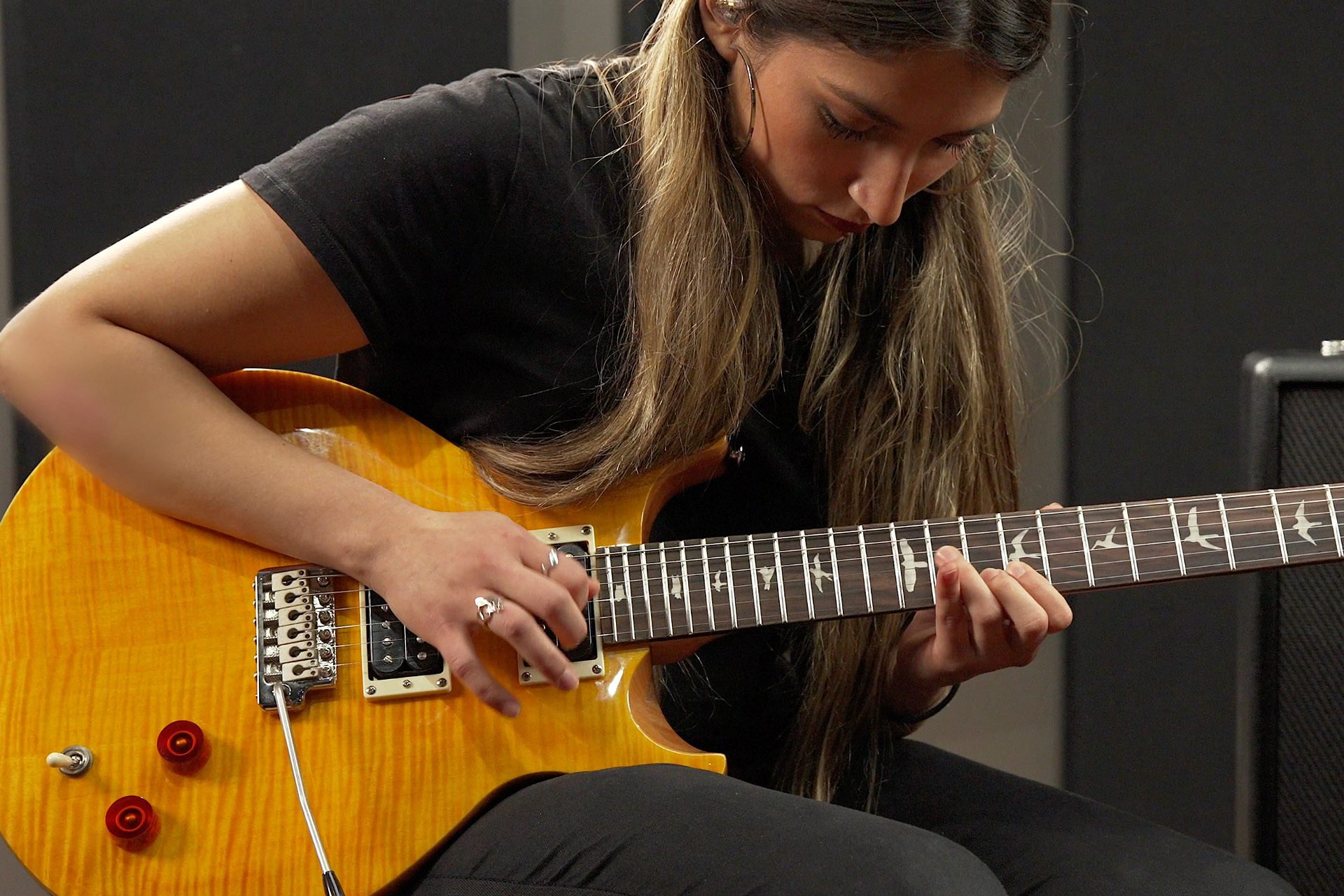 Jimena Fosado Demos the SE Santana