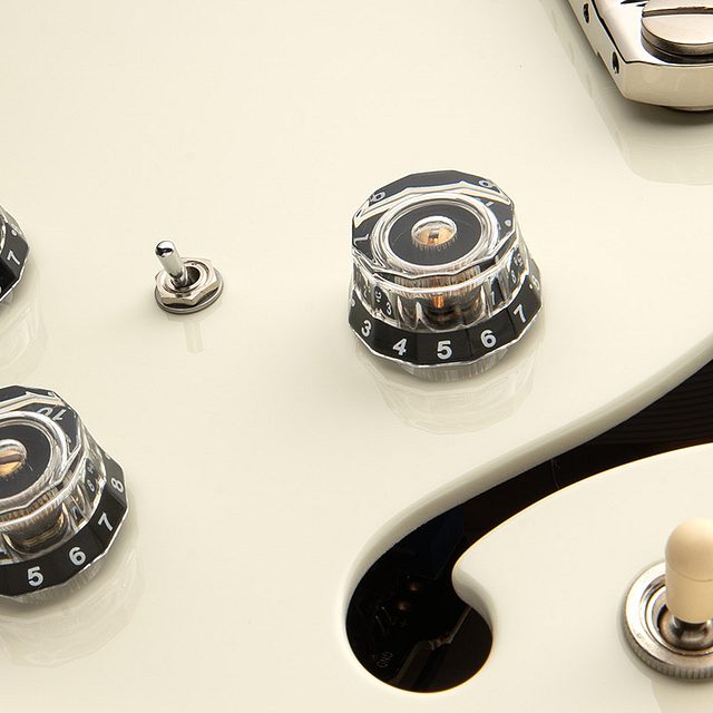 Hollowbody ii piezo 2026 antique white hero d